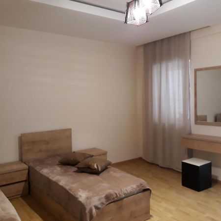 2 Bedroom Apartment In Chugureti Tbiliszi Kültér fotó