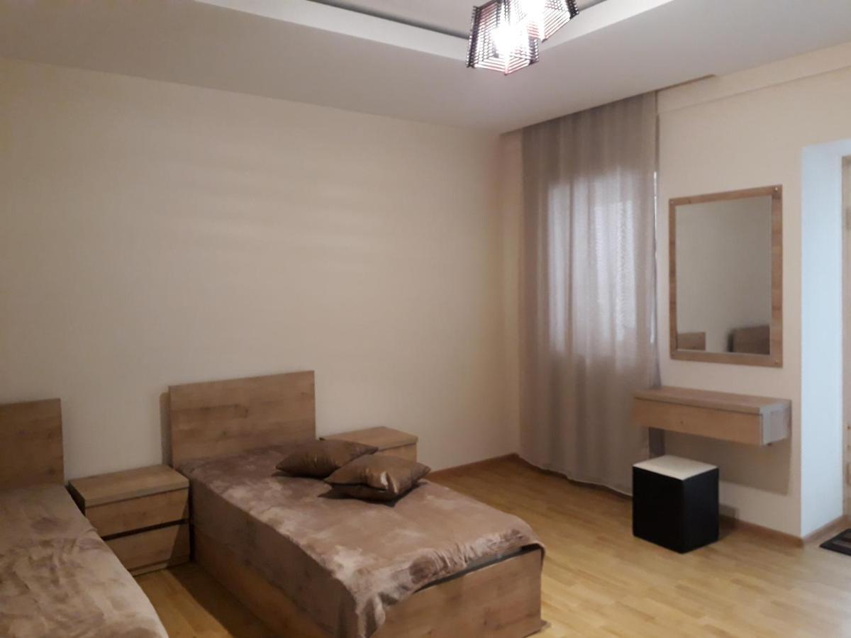 2 Bedroom Apartment In Chugureti Tbiliszi Kültér fotó
